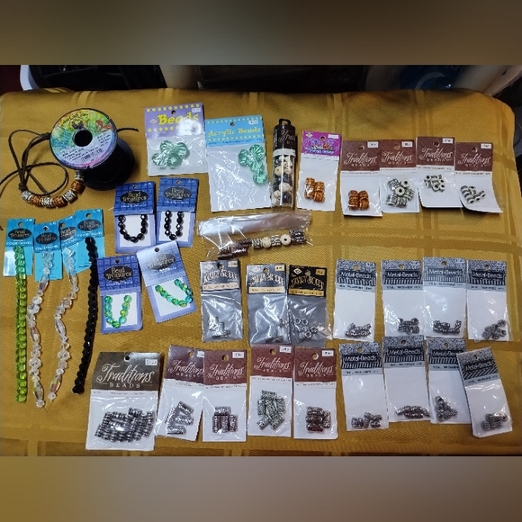 Assorted Jewelry beads - Picture 2 of 4